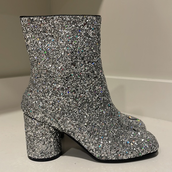 Brand new shiny split toe booties 7 - Picture 3 of 7